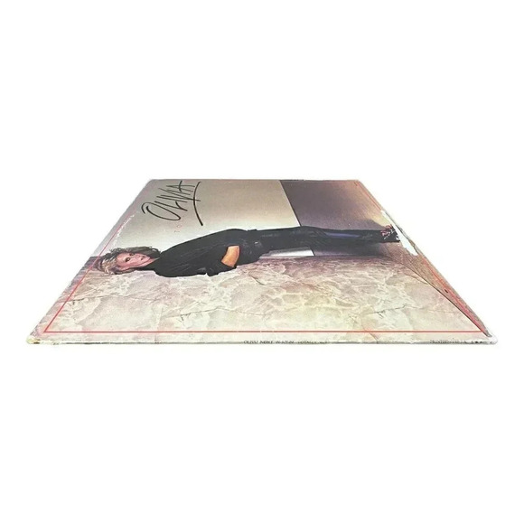 Olivia Newton John Totally Hot MCA 3067 First Press No Barcode Lyrics Tested NM - Picture 3 of 8